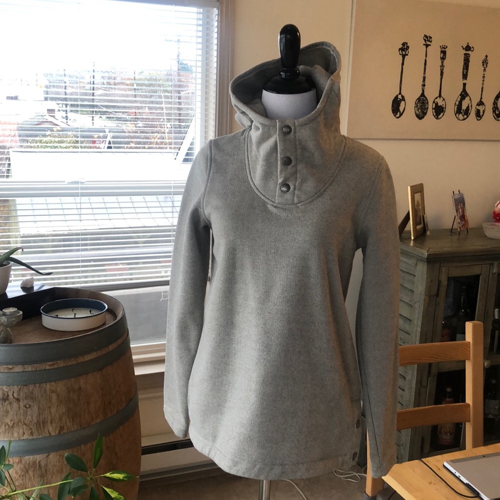 The north face women’s hooded pull over